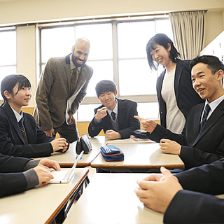 日本人教員とネイティブ教員のW担任制